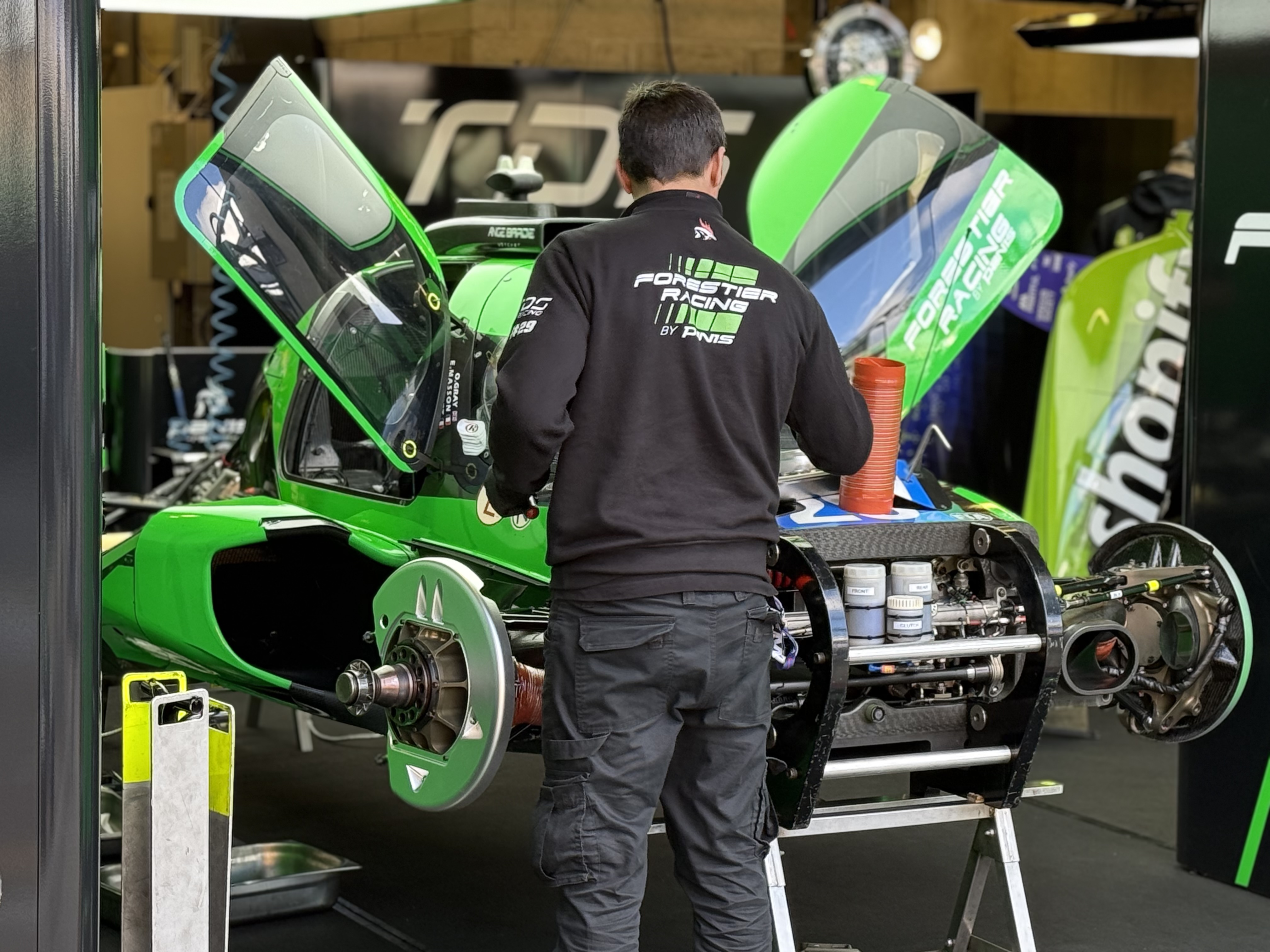 Forestier Racing by Panis, garage service