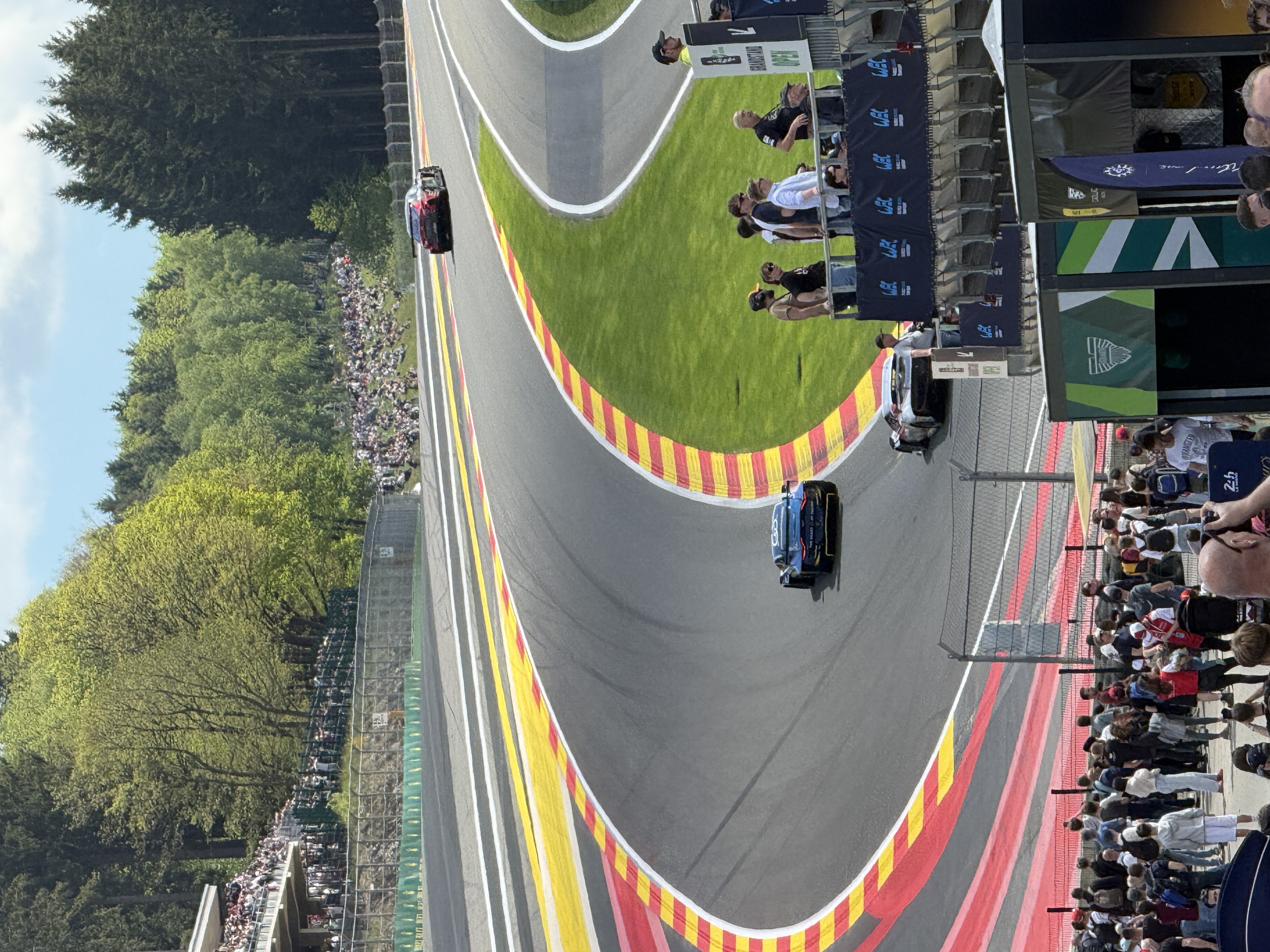 Eau Rouge / Raidillon, on track